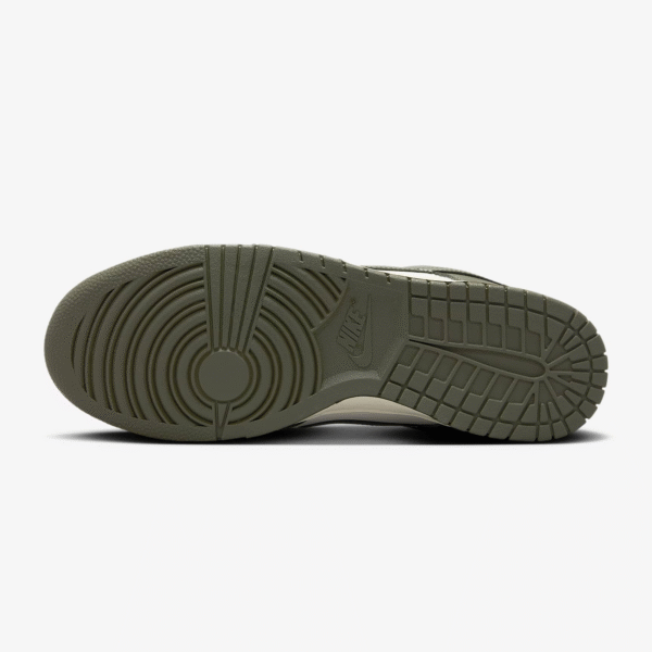nike dunk low retro - Image 4