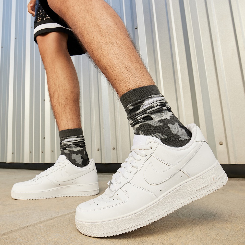 Nike Air Force 1 07 Triple White - Vista frontal par